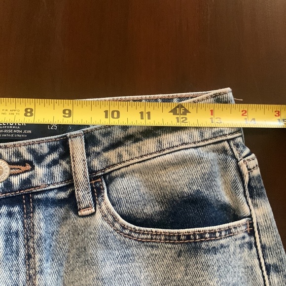 Hollister Ultra High Rise Mom Plaid Patches Distressed Jeans Size 26 - Picture 10 of 13